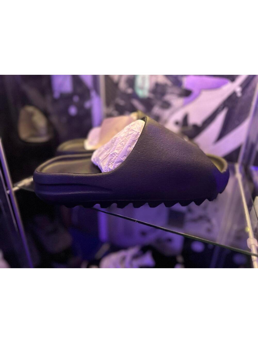 YZY Yeezy Slides “Black” YS-01 SIZE:10 NEVER WORN